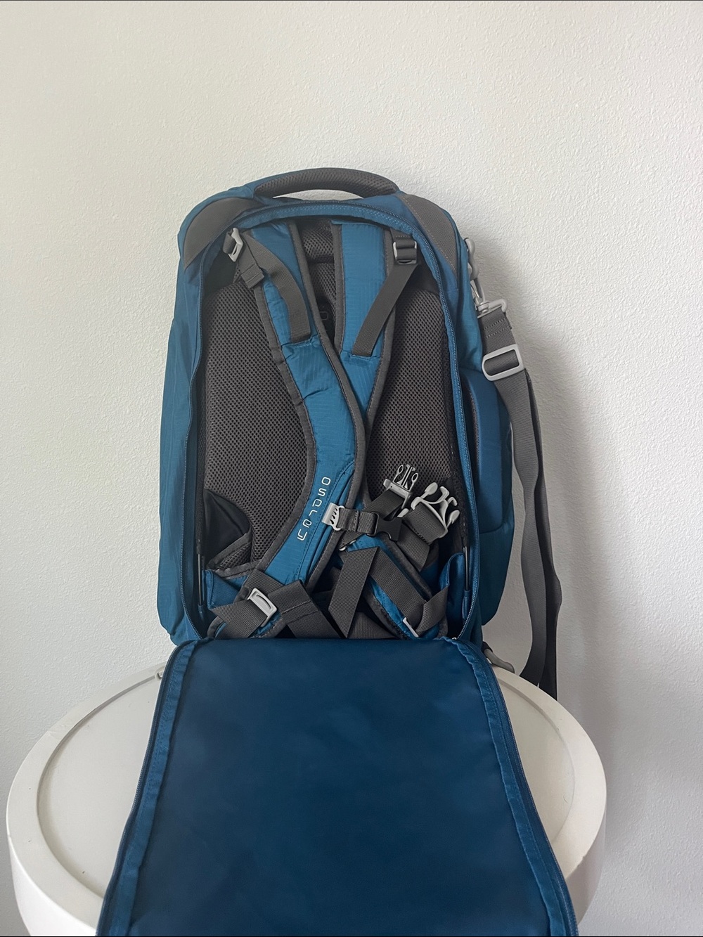 Osprey Farpoint 40 Blue Daypack Backpack - - Picture 5 of 6